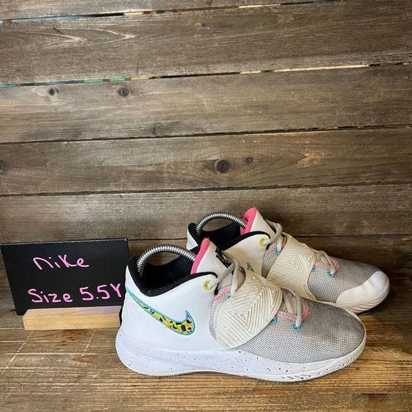 Childrens Big Kids Nike Kyrie‎ Flytrap 3 South Beach Shoes Basketball Size 5.5 Y - Picture 1 of 6